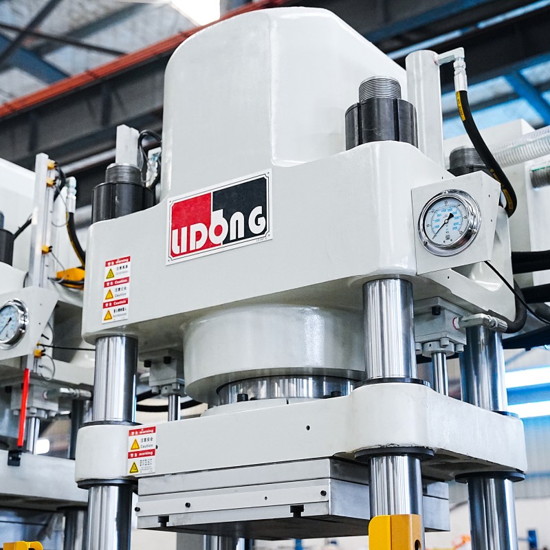 معدات المصنع